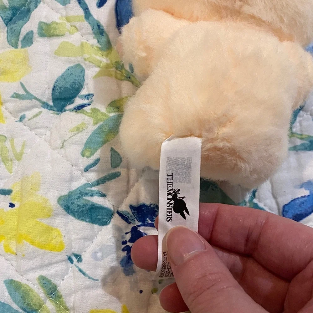 Pop Mart Labubu 'Have A Seat' Sisi Collectible Figure - Picture 13 of 13